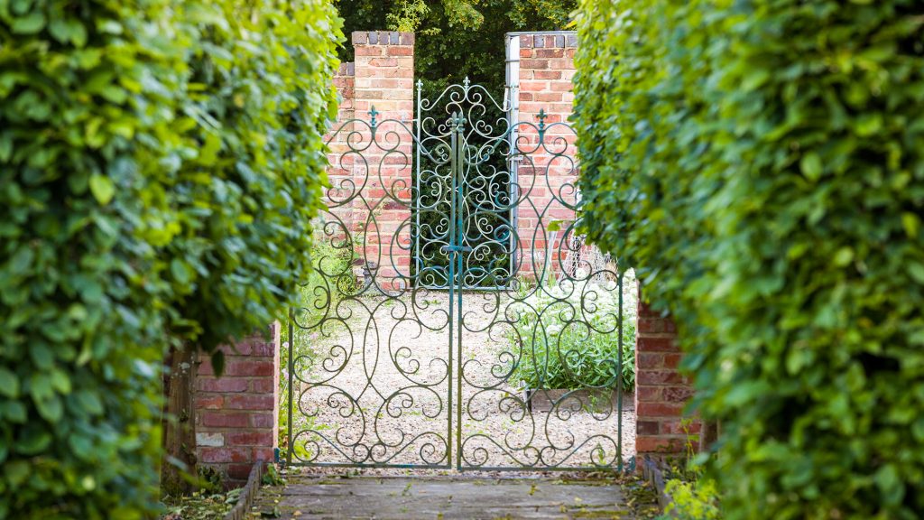 How to Choose the Perfect Home Security Gate?